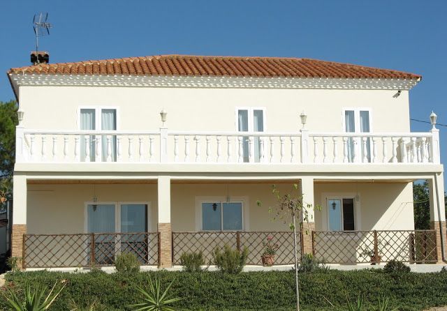 Spectacular property in Lliria with first class fixtures and fittings.