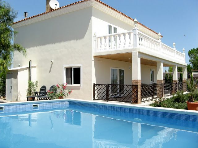 Spectacular property in Lliria with first class fixtures and fittings.