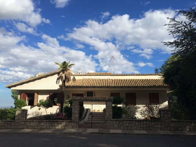 Huge House and Plot On Gated Estate In Chiva