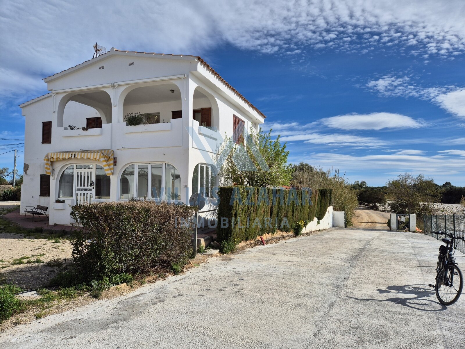 Apartamento en planta baja con jardín de invierno – Urbanización „La Palmera“