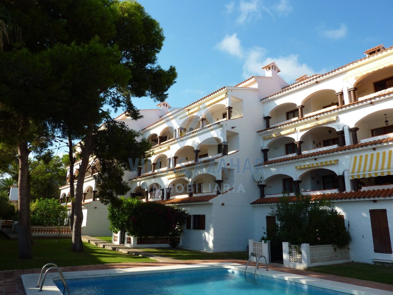 Residencia de lujo mediterránea con terraza en la piscina - Complejo residencial exclusivo con encanto y vistas panorámicas