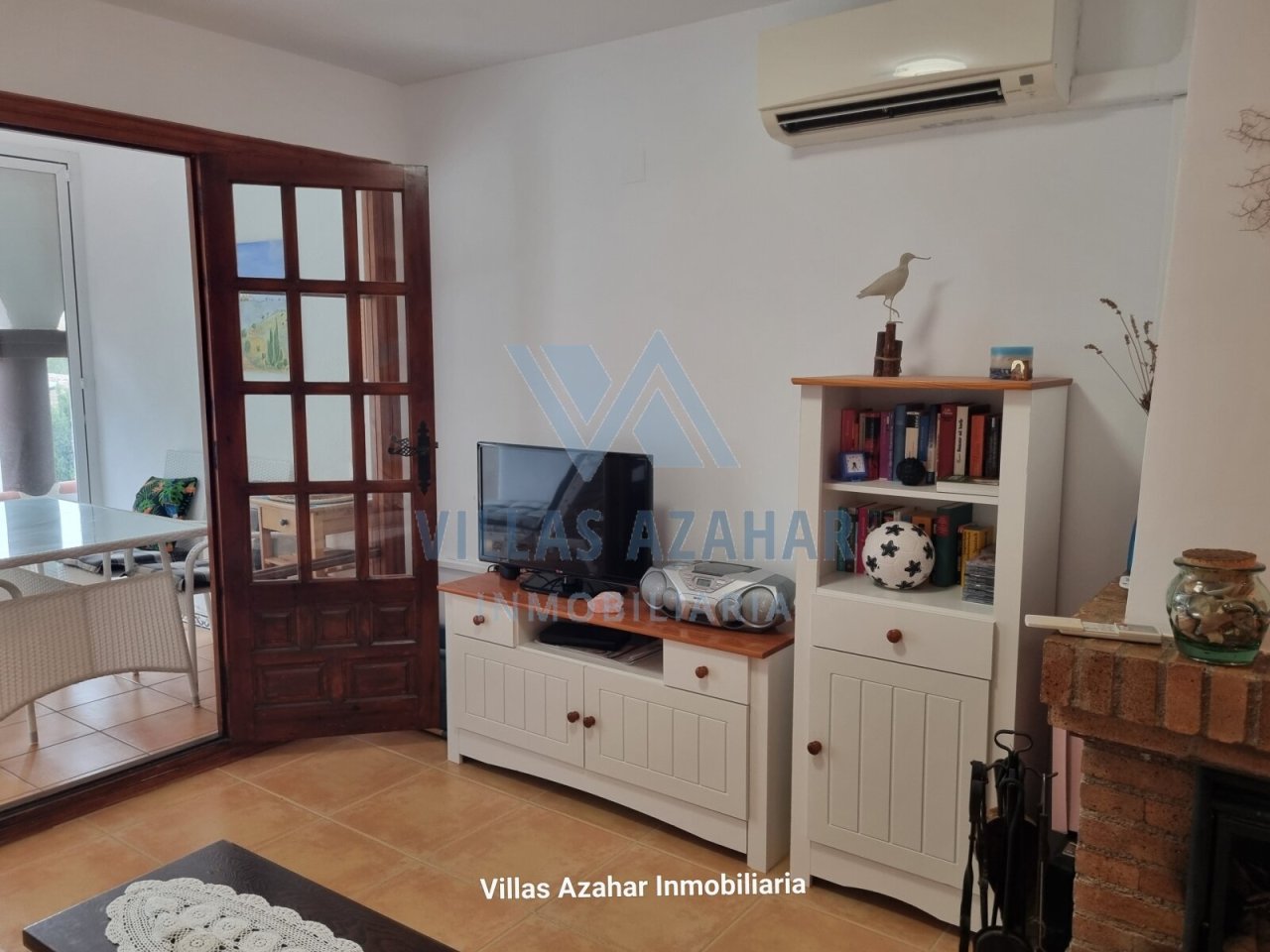 Comodidad en el menor espacio: unidad de vivienda inteligente con aire acondicionado y un ambiente encantador con separador de espacios