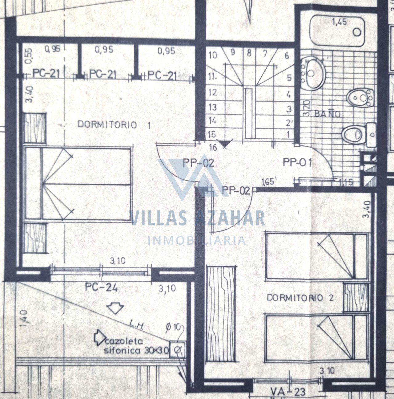 Plano bien pensado: apartamento cómodo de 3 habitaciones con distribución inteligente y escalera práctica