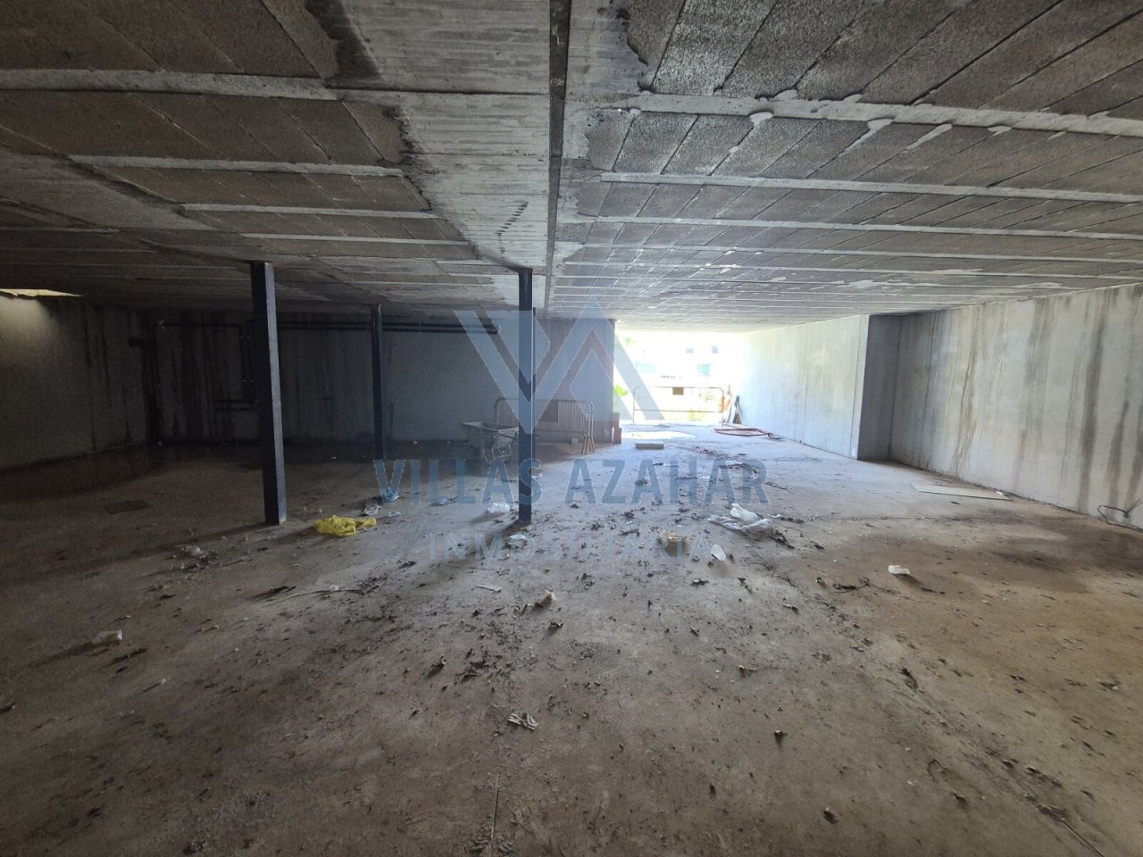 Diamante en bruto con potencial: amplio sótano que espera tu creatividad, construido en hormigón armado, ampliable y con luz natural!
