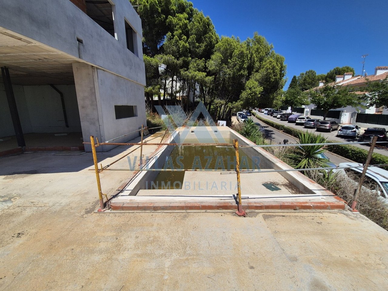 Piscina exclusiva en fase avanzada de construcción - ¡Arquitectura moderna con vistas panorámicas!
