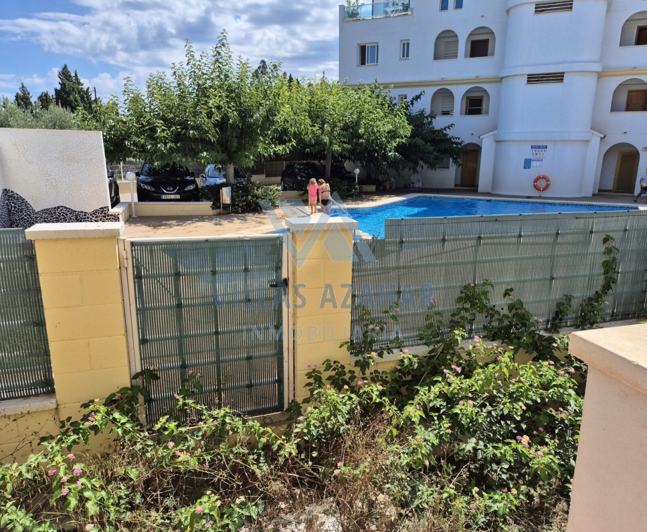 Piscina exclusiva con acceso privado - Vivienda segura en un ambiente mediterráneo